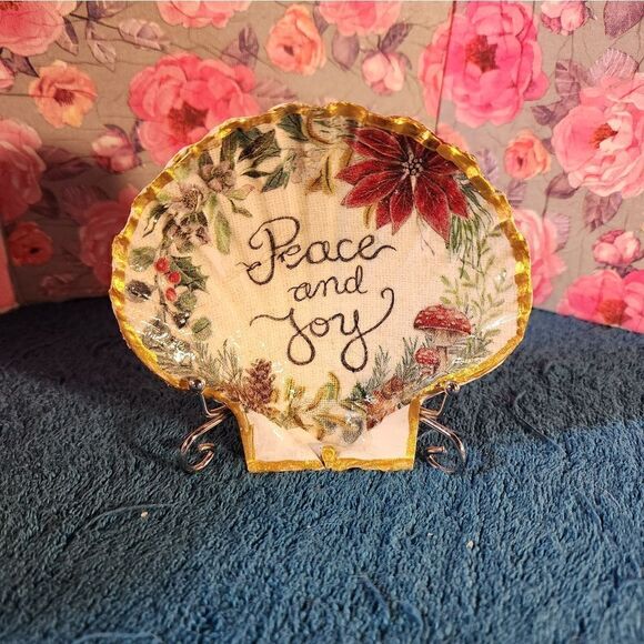 Decoupage Scalloped shells   - Picture 1 of 1